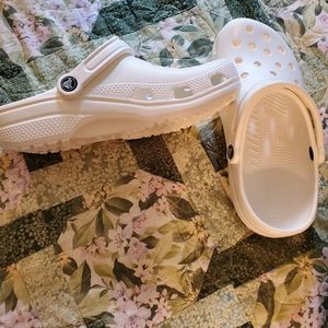 Crocs NWOT never worn size 9